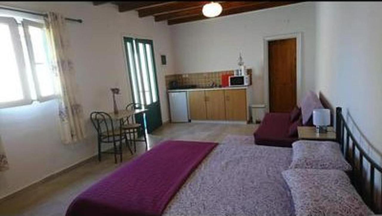 Lovely Studio In Strinilas With Its Own Pool 외부 사진