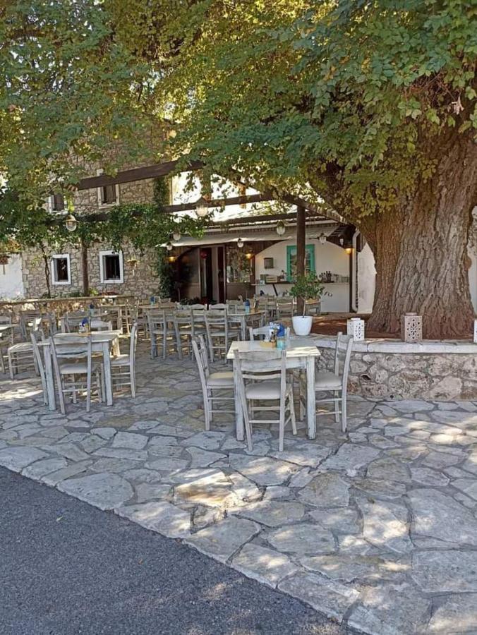 Lovely Studio In Strinilas With Its Own Pool 외부 사진