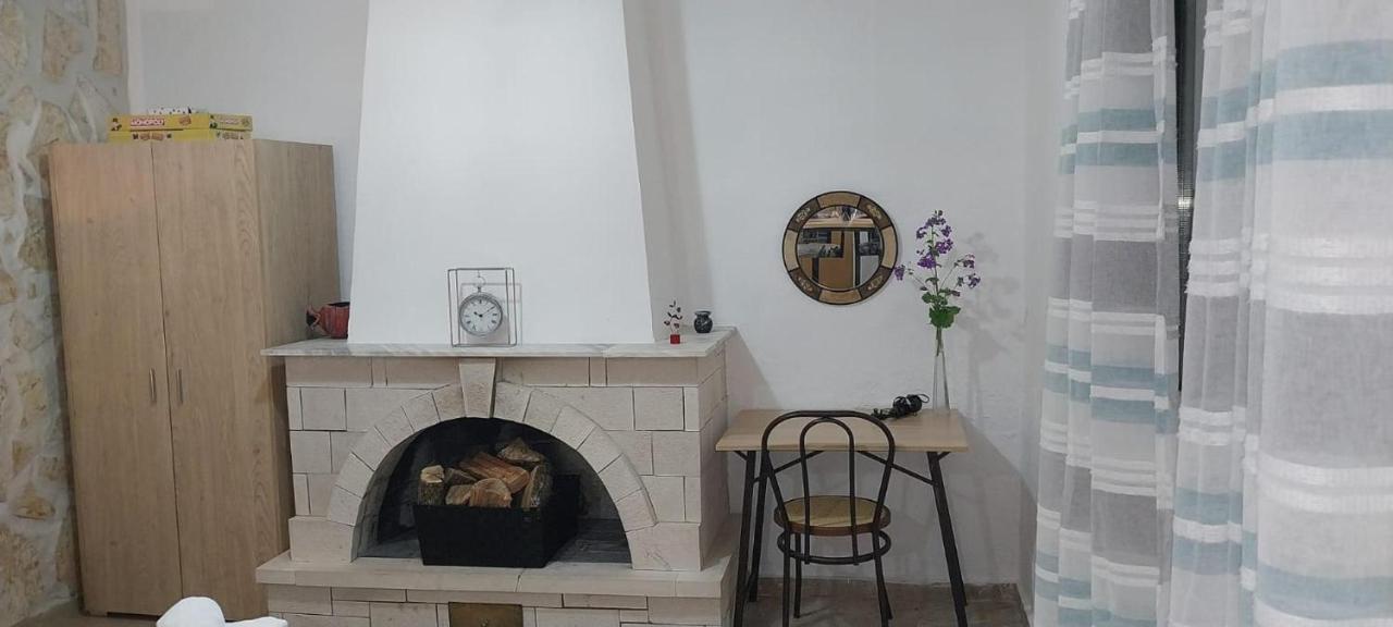 Lovely Studio In Strinilas With Its Own Pool 외부 사진