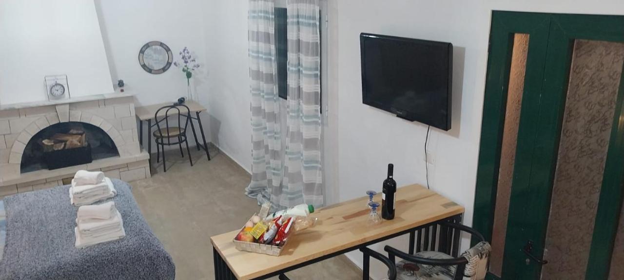 Lovely Studio In Strinilas With Its Own Pool 외부 사진