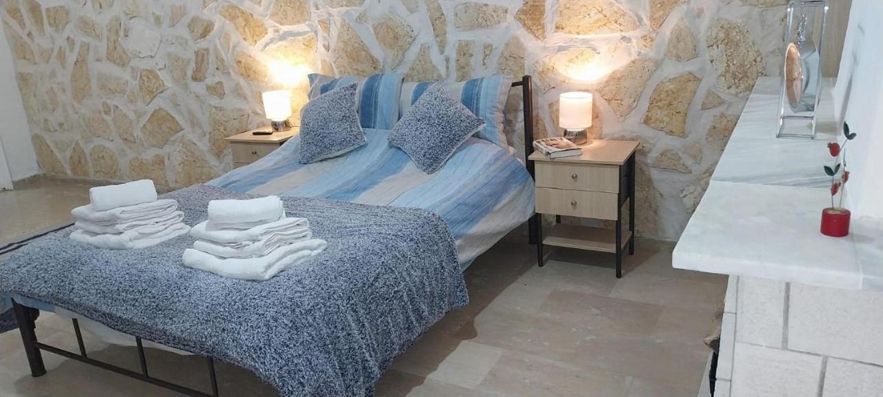 Lovely Studio In Strinilas With Its Own Pool 외부 사진