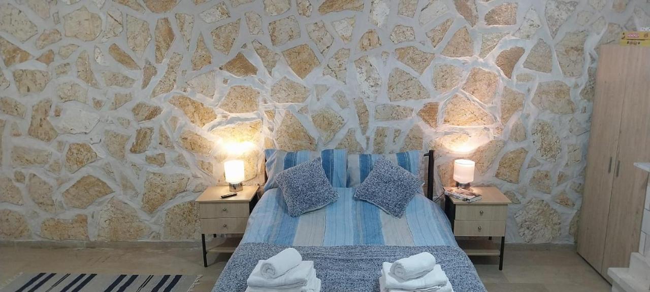 Lovely Studio In Strinilas With Its Own Pool 외부 사진